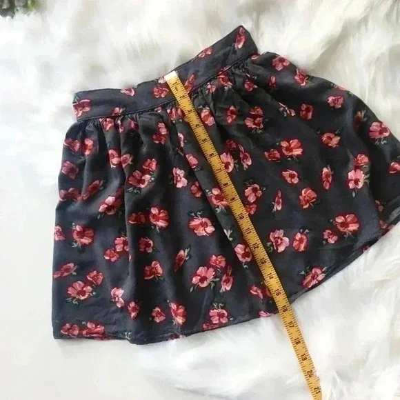 Hollister Gray Red Pink Floral Circle Skirt - Picture 3 of 6